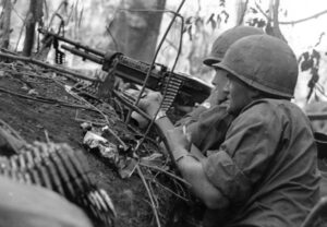 Gniazdo amerykańskiego karabinu M60 w czasie walk w Wietnamie | Źródło: domena publiczna (US Army)