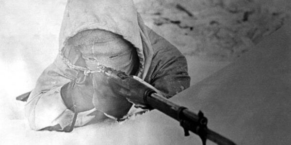1 kwietnia 2002 r. zmarł Simo Häyhä